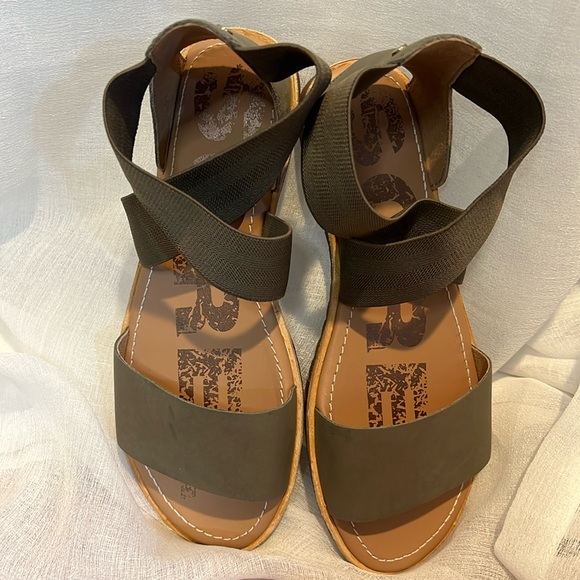 Sorel New women’s Ankle strap sandals size 7 - Picture 1 of 5
